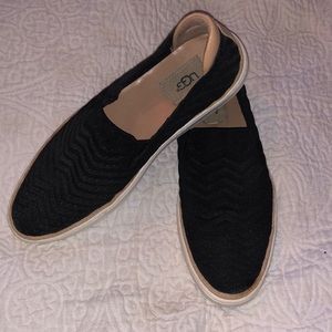 UGG Women’s Sammy Wavy Sneaker size 8.5